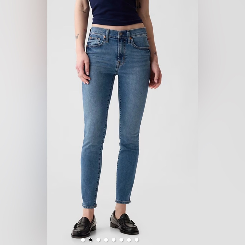 GAP Women's TRUE SKINNY  MID- RISE Medium Indigo  Blue Jeans Size  27/ 4 S